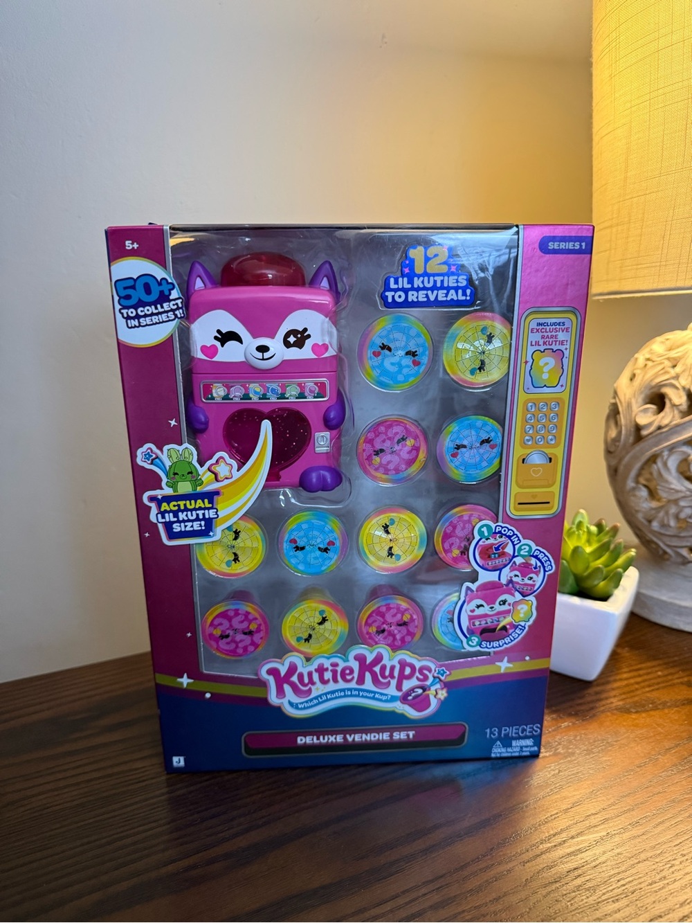 Kutie Kups Deluxe Vendie Set - Pink Playset with 12 Reveal Capsules
